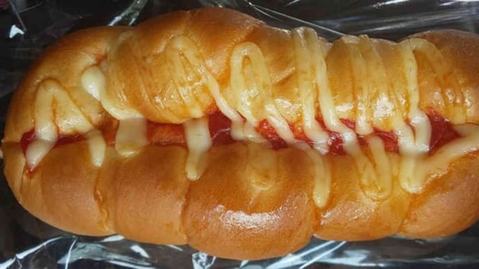 914 りくろ―おじさんの店 パリッとソーセージパン