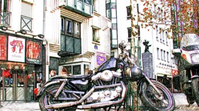 パリ　シネマ🎦前のバイク