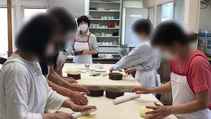 マンゴーとココナッツのムースを洋菓子コースの授業で作りました。