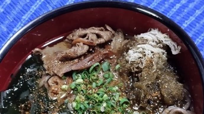 【07/09昼食】宮崎黒毛蕎麦、とろろ昆布にワカメに蒲鉾焼も乗せたんだね：D