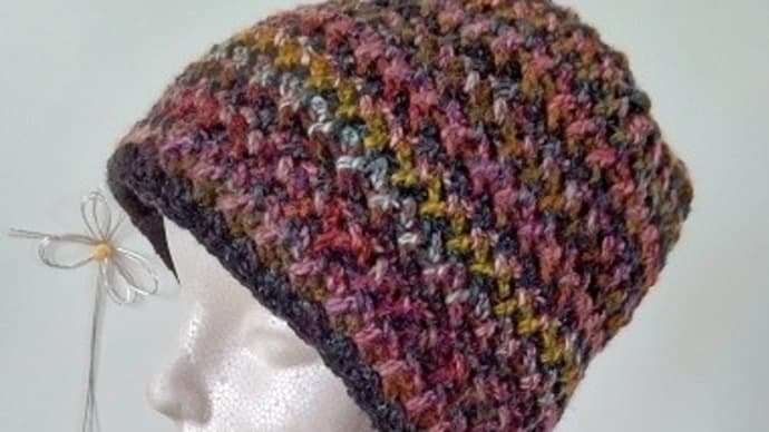 フォークロア帽子と同じ編み方で、ヘアーバンドを編みました～～！