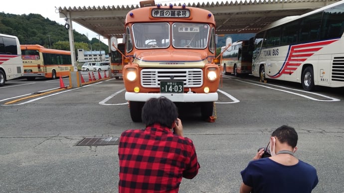 名車【ボンネットバス伊豆の踊子号】の撮影会でした。