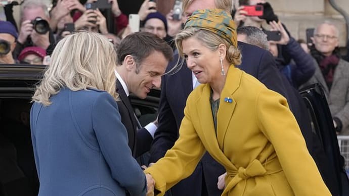 フランス大統領ご夫妻お迎えするマスタードなマキシマ王妃