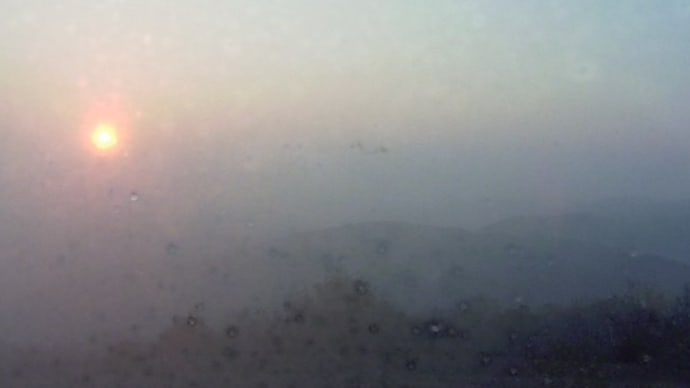 霧は薄いが高い