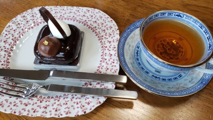 沖縄紅茶とチョコレートケーキ