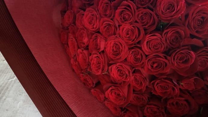 深紅のバラ60本のお花束