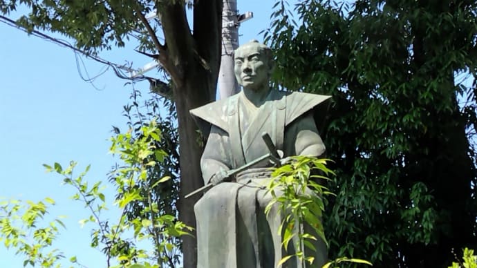 在士八幡神社の藤棚が見頃