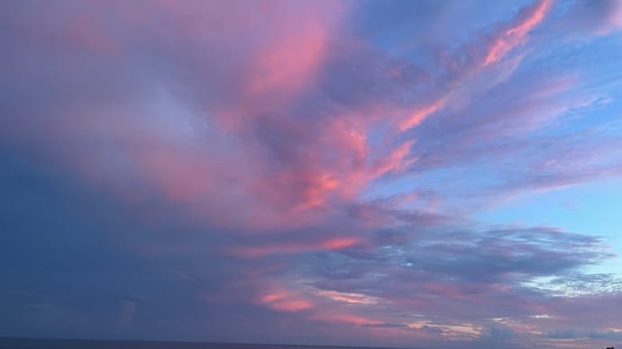 夕方の藍ケ江の海と空。三原山。