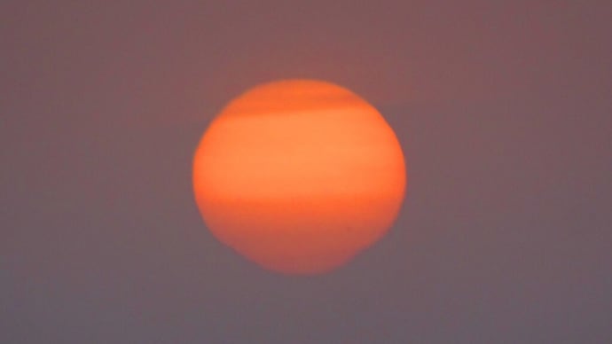 函館山・黄砂の夕暮れ２０２３年４月２１日        