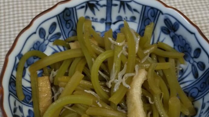 さつま芋の茎の煮物とりんごのケーキ