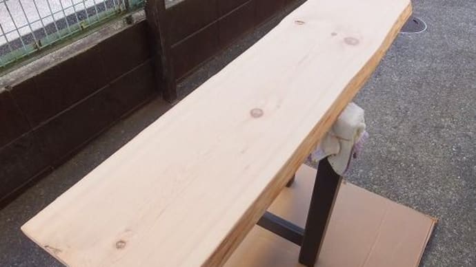 １７１９、お客様からお預かりのヒノキの一枚板からスツールを作る準備作業前編。一枚板と木の家具の専門店エムズファニチャーです。
