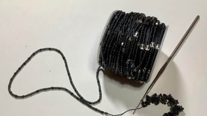 ビーズを糸に通して準備完了