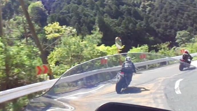 バイク乗りの謎サイン「なんやねん！」熊野まで海を見にバイクを走らせる