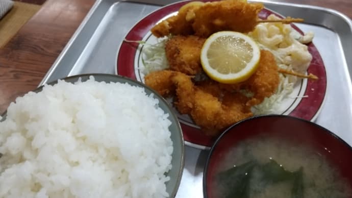 今日は串カツ定食で