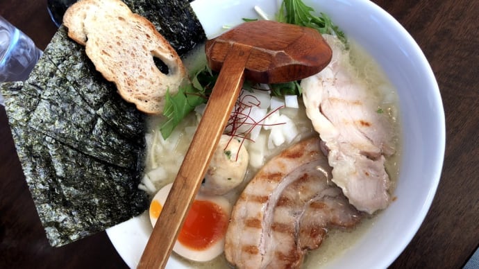 女性にもおすすめ!濃厚鶏ラーメン!