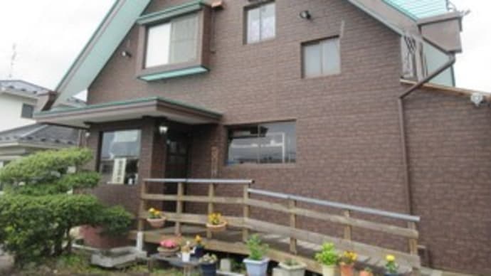「和風れすとらん あかんたれ」で、イカ焼き定食、焼肉定食、シィ―チキンハンバーグスパゲテイ