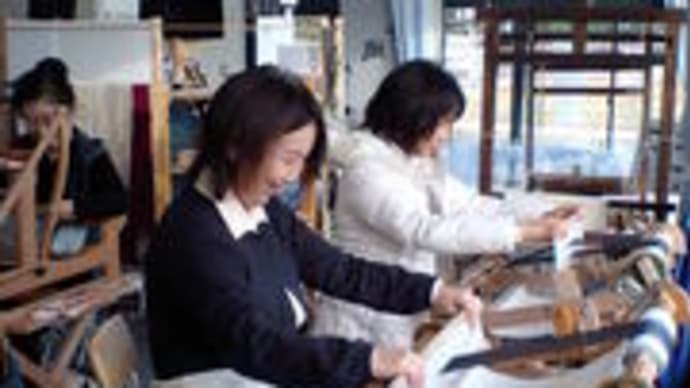 TCC・竹島クラフトセンター、岡崎の母娘さんの手織り体験