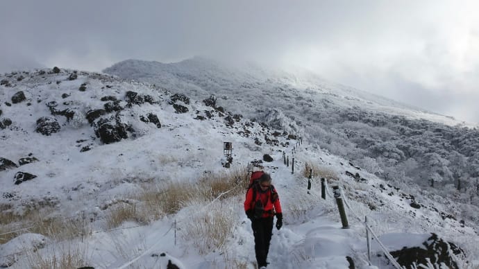 １２日．韓国岳で待望の新雪歩き