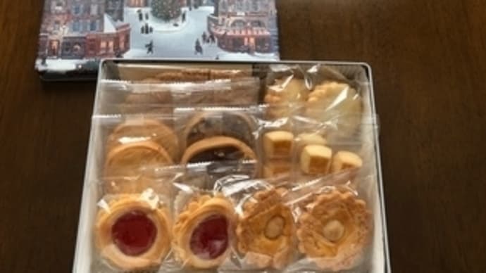 WESTのクリスマス缶