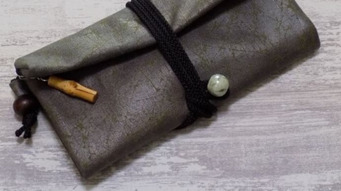 オーダーの黒箔仕様道中財布の納品