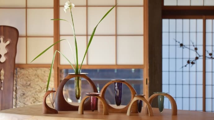 木と硝子の花器