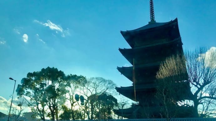五重塔は仏教美術の粋をきわめたものである。　