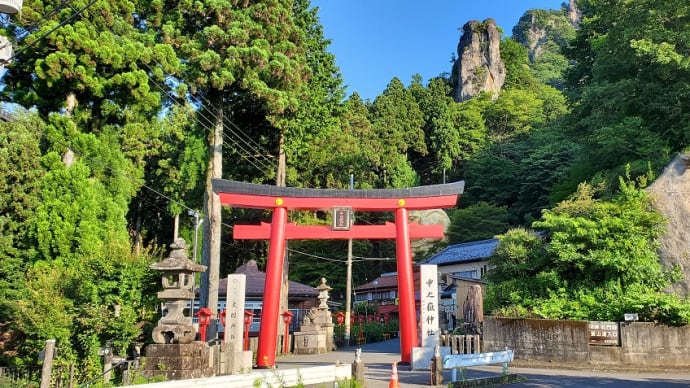 中之嶽神社と轟岩