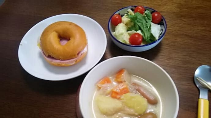 動き出す朝の3S :サンド、スープ、サラダ(笑)