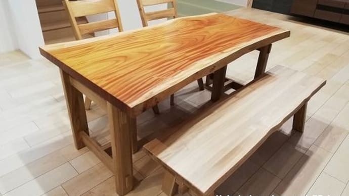５４０、ケヤキの一枚板テーブルってどんな感じですか？ 一枚板と木の家具の専門店エムズファニチャーです。
