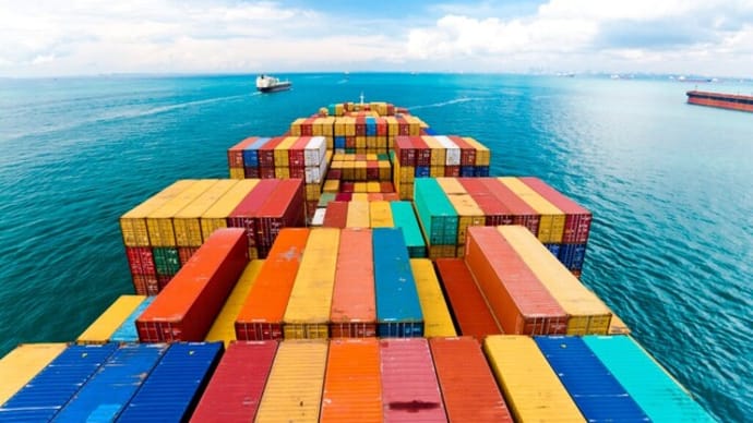マラッカ海峡の許容量が限界に近づく中、各国が貿易ルートの代替案を検討