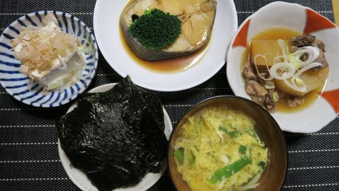 銀タラの煮付けと牛すじ大根と味噌汁、炊屋食堂の田舎定食・・・庶民の味。