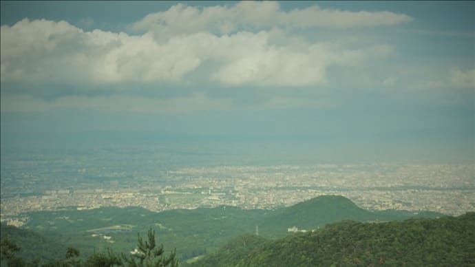 六甲山からの展望、 標高645m・・・東六甲展望台、 元気に息づく関西の町が一望できました。