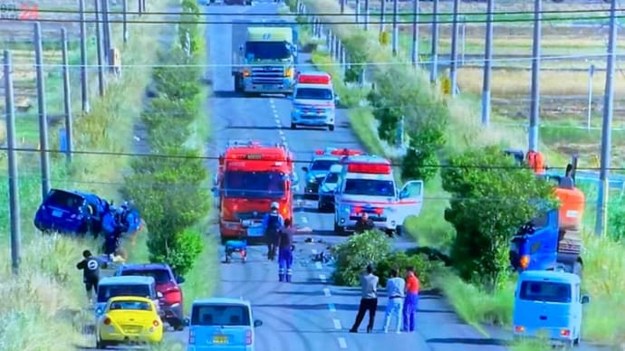 大分でワゴン車と大型トレーラーが衝突