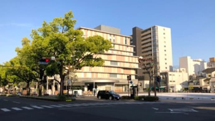 追手筋から「オーテピア」をのぞむ。