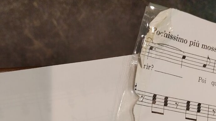N響名曲コンサート2021の舞台上演奏者たちの服装と楽譜の修繕