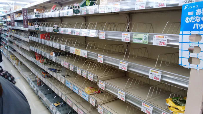 「外出自粛」要請が出された東京都内、スーパーで品切れ状態が発生