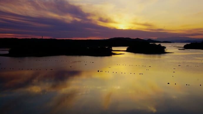 夕陽を遮る雲