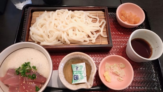 【大戸屋】まぐろとろろ丼と麺のセット。