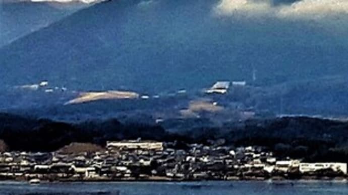 【2024・令和6年】 正月3日wednesday、比良山系中腹に帯状雲が・・