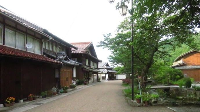中山道醒井宿 古い街並みとハリヨ