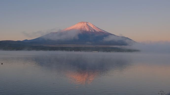 sakeの歩窓から(ほんのり赤い夜明け富士とコキア富士)