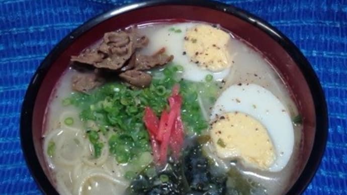 マルタイ/屋台とんこつ味棒ラーメンが昨日の晩御飯、胡麻を切らしてたんだったXP