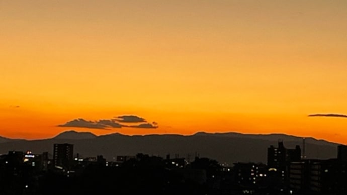山の稜線がくっきり