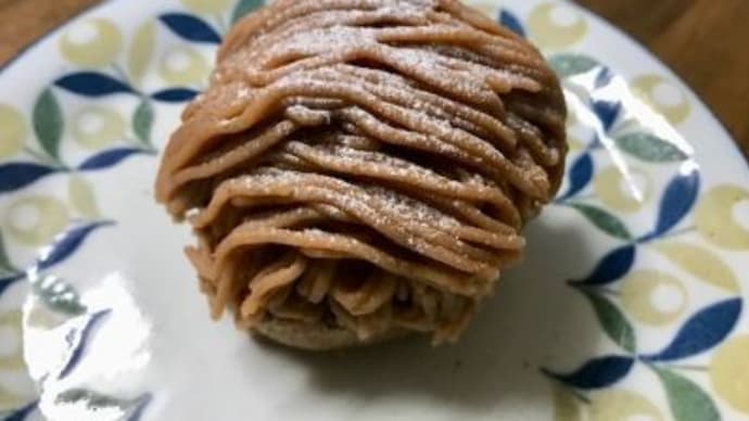 モンブランと苺のケーキでハッピーバースデー