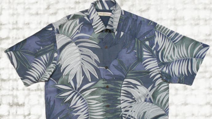 月夜の椰子の葉デザインのアロハシャツ