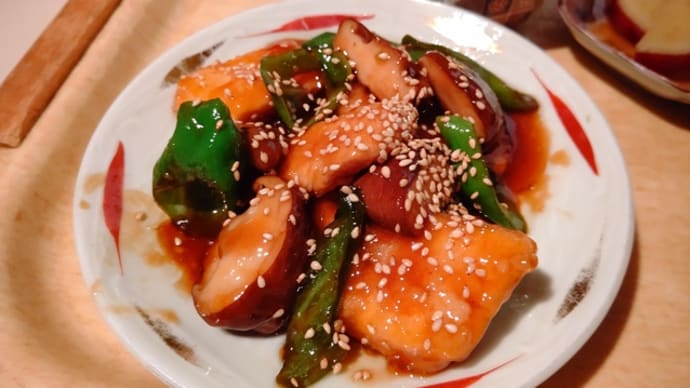 夕ご飯12/18    鮭と椎茸の甘酢炒め　　と　ポインセチア