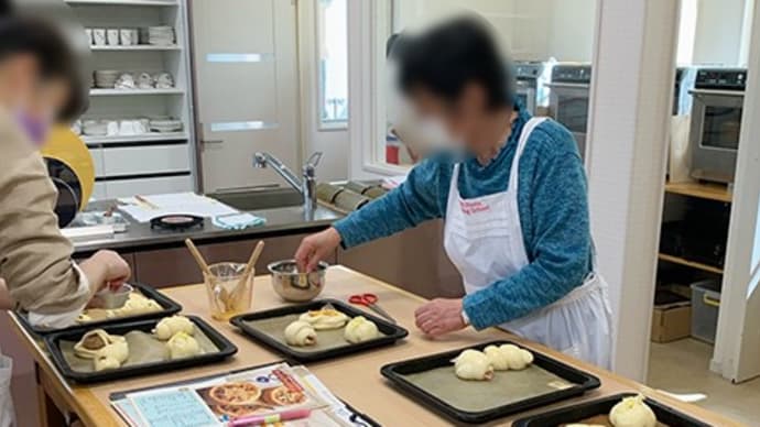 補習の授業です。塩分の制限をしている方の為の無塩パンとスコーンです。