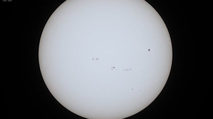 25/04/07 昨日の太陽黒点と月齢7日目から8日目のお月様は月面散歩でした…。