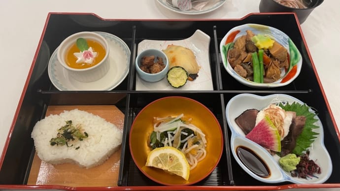 会席弁当