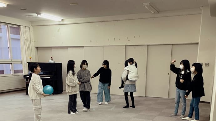 大きめのグループで大騒ぎ